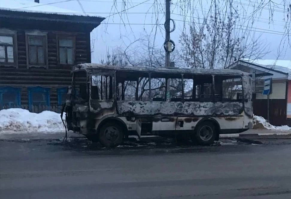 В посёлке Красные Баки сгорел автобус